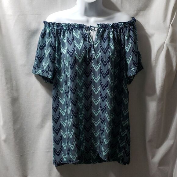Caslon. EUC. Polyester, Chevron Pattern Top. Size S. - Picture 2 of 7
